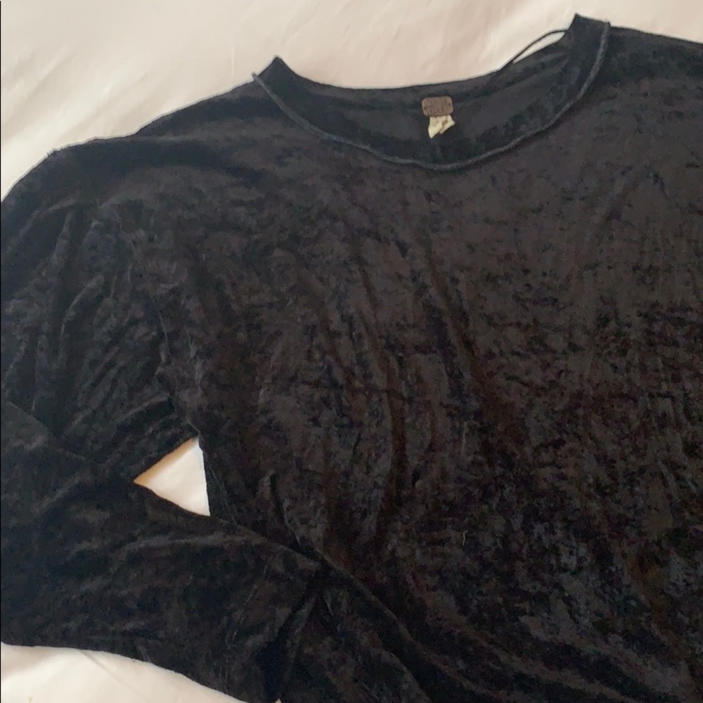 Free People crinkled black velvet top. NWT